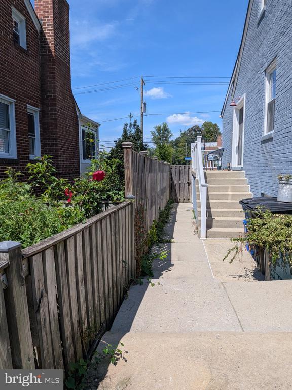 Photo - 2102 Luzerne Ave