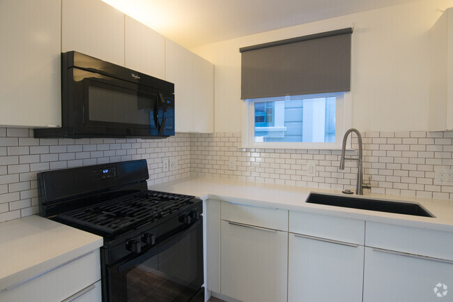Building Photo - 1009 Lincoln Ave Rental