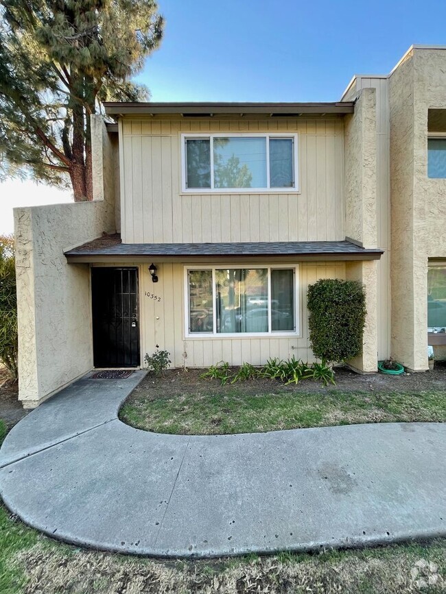 Building Photo - 2 Bed-1.5 Bath Two Story Condo in Santee