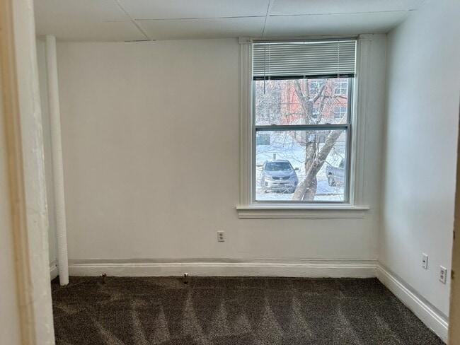 Photo - "Charming Studio Retreat on East 3rd Street – Your Cozy Duluth Escape!"