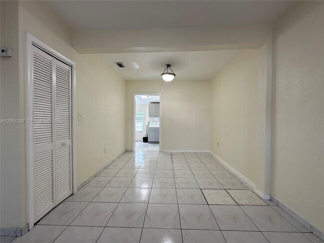 Photo - 610 NW 23rd Pl Unit Front