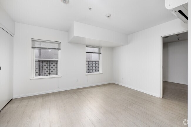 1BD, 1BA - 569SF - Living Room