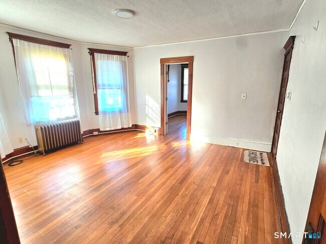 Photo - 181 Bond St Unit 2