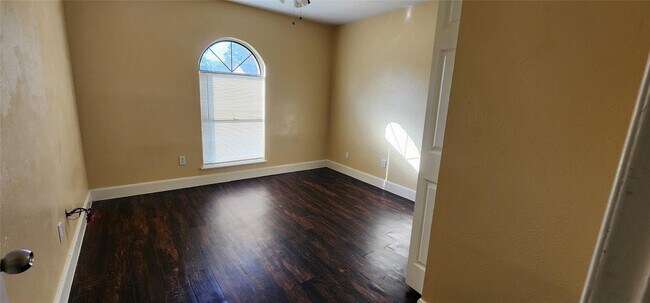 Building Photo - 510 Stonewall Dr