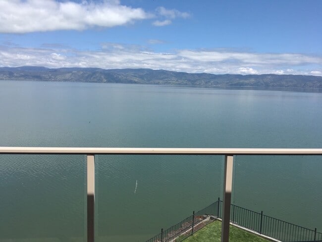 Building Photo - Lakefront Condo