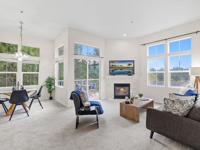 Photo - Available Now - 2 Bed/2 Bath End Unit Townhouse with Garage - Issaquah