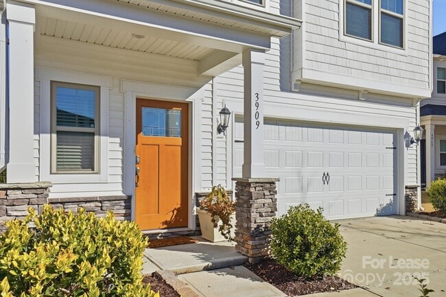 Photo - 3909 Woodland View Dr