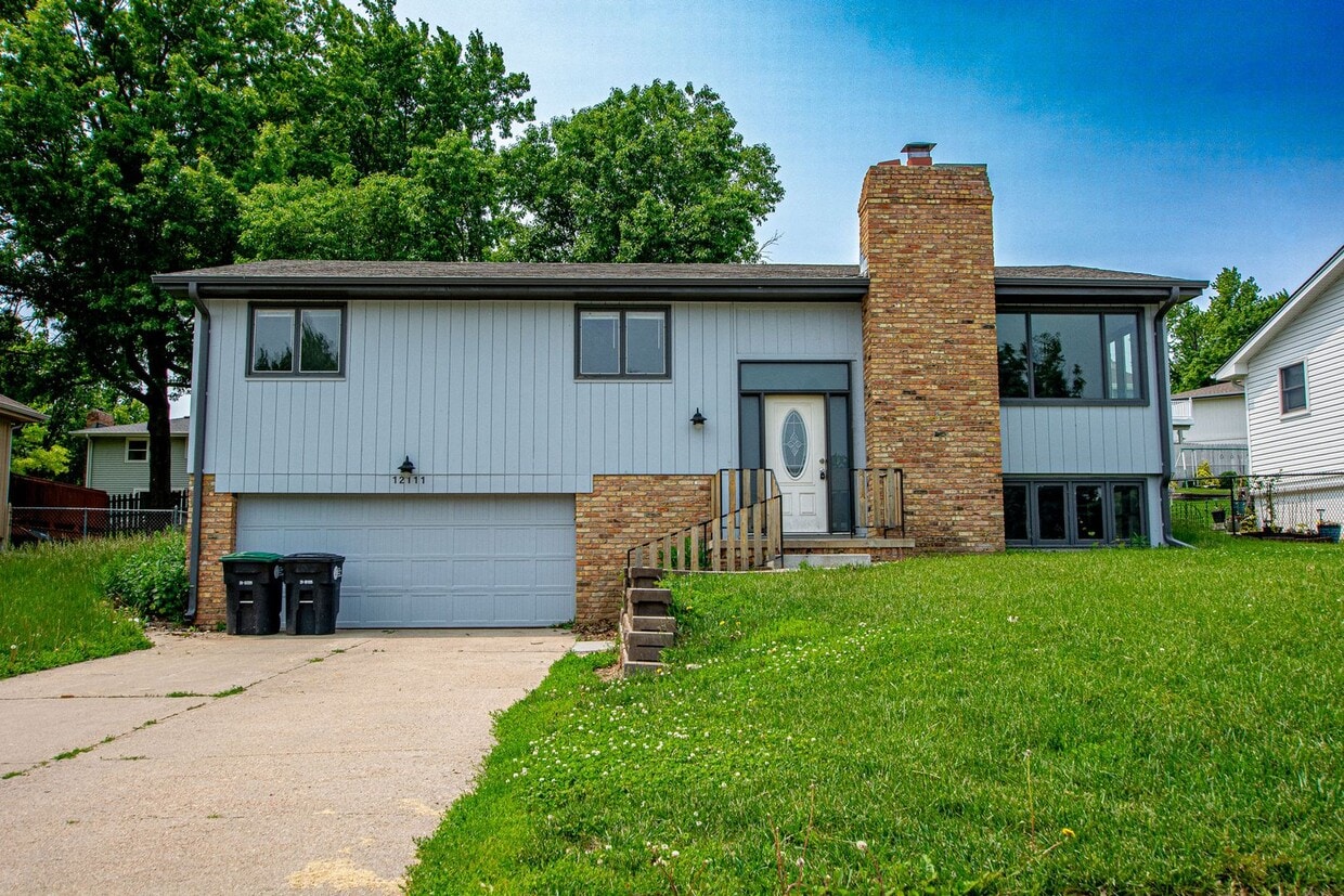 SPACIOUS 3 Bedroom / 2.5 Bath off 120th an... - SPACIOUS 3 Bedroom / 2.5 Bath off 120th an...