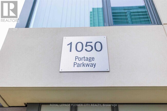 Photo - 1050 Portage Pkwy