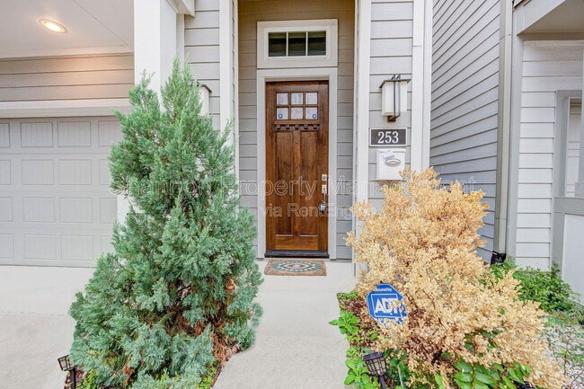 Photo - 253 W 27th St