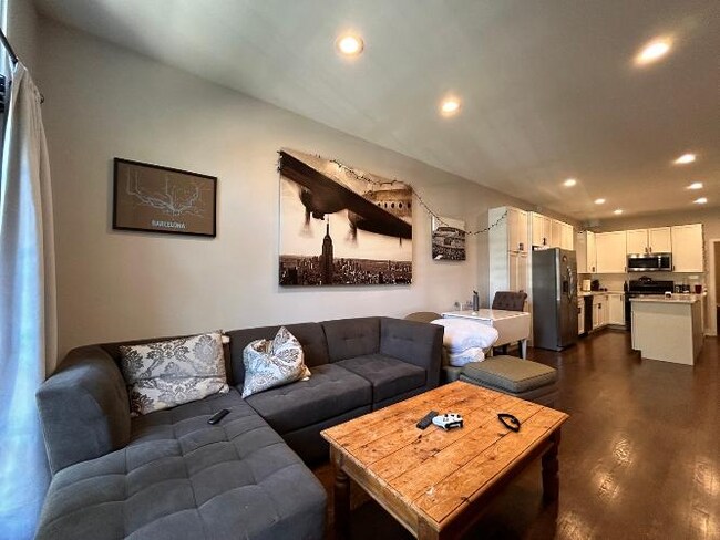 Photo - 2639 N Wayne Ave Unit 1