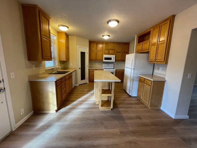 Photo - Quiet, spacious property!
