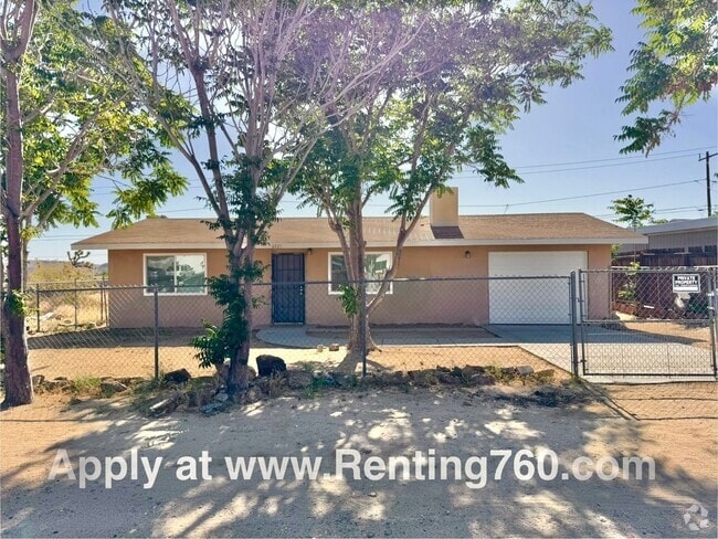 Building Photo - Charming 2 Bed 1 Bath Home with Spacious Y...