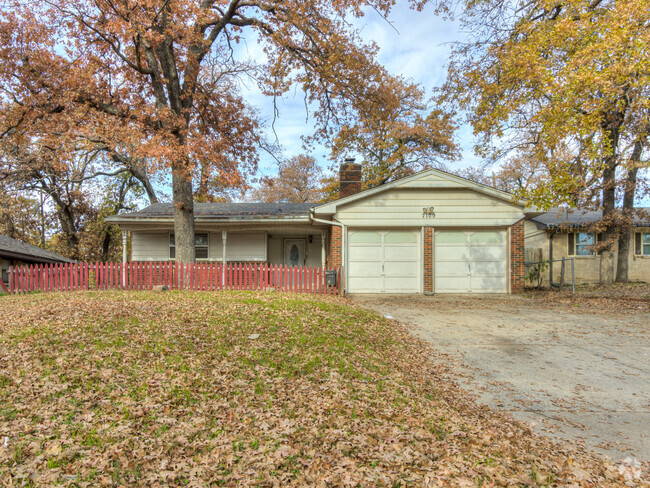 Building Photo - 7109 NW 6th St Rental