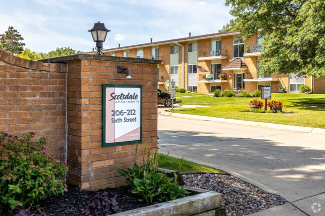 Photo - Scotsdale Apts