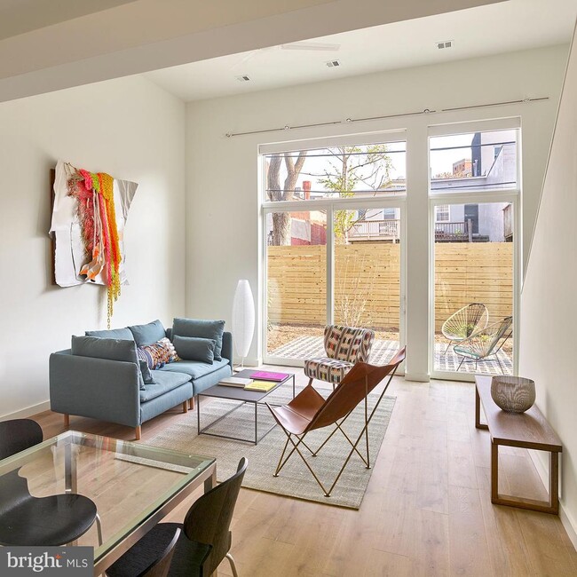 Photo - 450 Ridge St NW