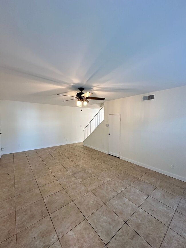 Photo - Anaheim 3 Bedroom 2.5 Bath Townhome - 1 Ca...