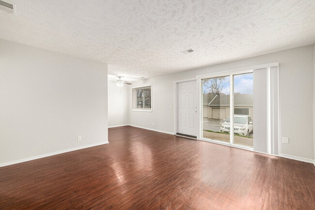 Building Photo - 11706 Arbor St Unit #2