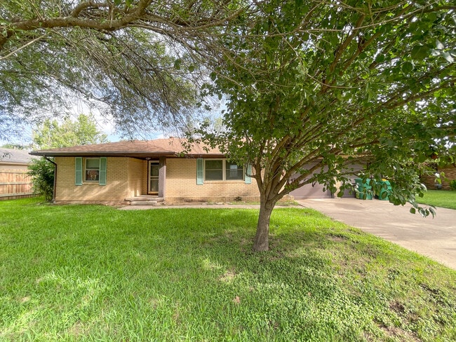 Photo - 110 E San Benito Dr
