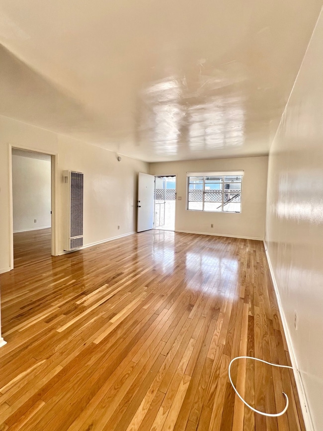 Building Photo - 1342 Yale St Unit B Rental