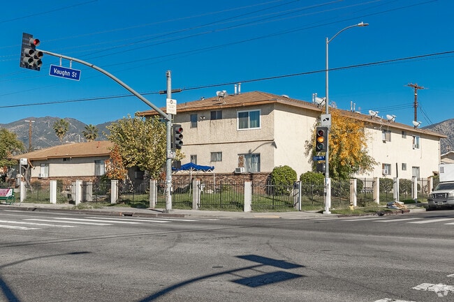 Photo - 11700 Glenoaks Blvd