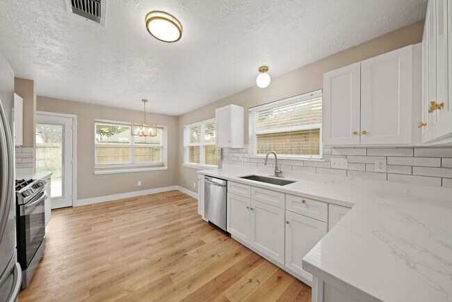 Building Photo - 19211 Haystream Dr