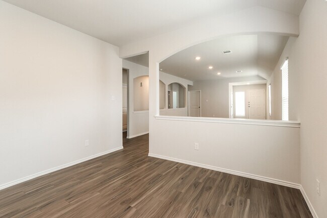 Photo - 109 Arango Wy