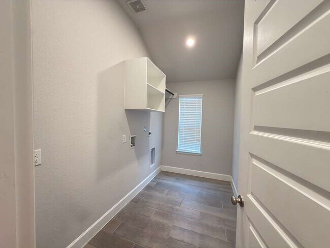 Building Photo - 7510 Spiceberry Ldg Ct