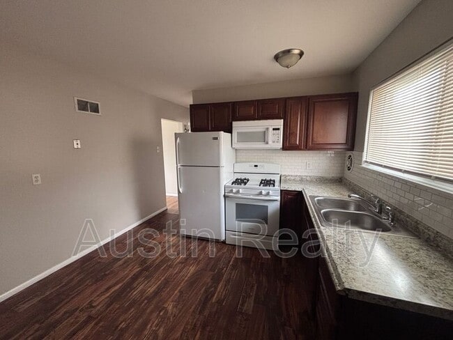 Photo - 8634 Burton Ave Unidad B