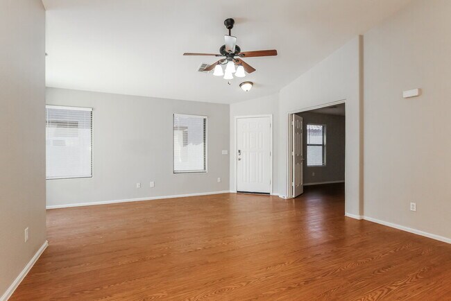 Photo - 410 E Daniella Dr