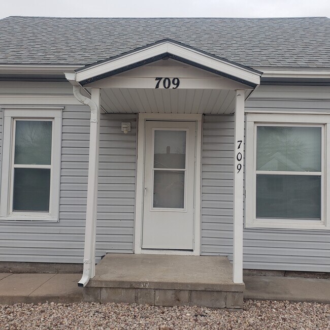 Photo - 709 W 7th St