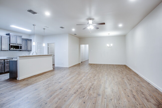 Photo - Beautiful Like-New Townhome Located South ...