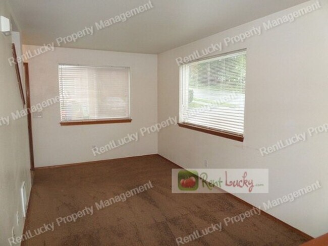 Photo - Fabulous 2 Bedroom Townhome With Attached Garage in Great RENTON Location!