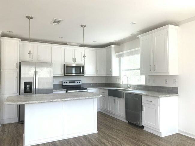 Photo - 122 S Lake Dr