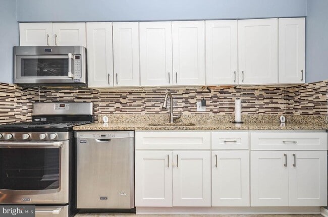 Photo - 752 College Pkwy