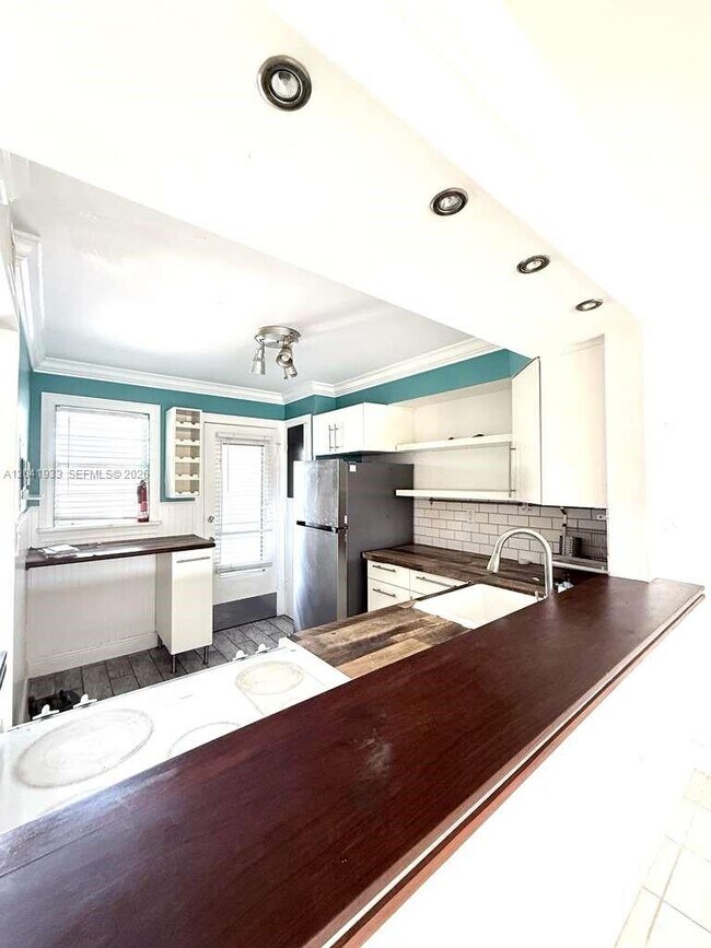 1530 NE 191st St Unit 340