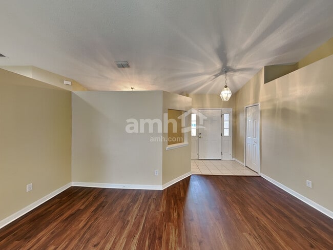 Photo - 722 Meadow Park Dr