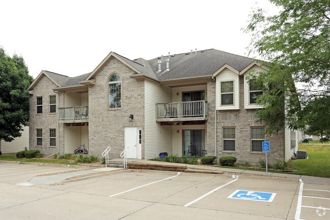 Building - Green Meadow Apartments