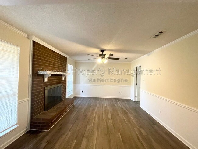Photo - 642 Clinton Way W