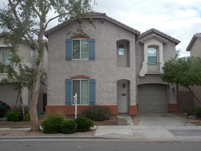 Building Photo - Recently Remodeled 3 bed/2.5 Bath