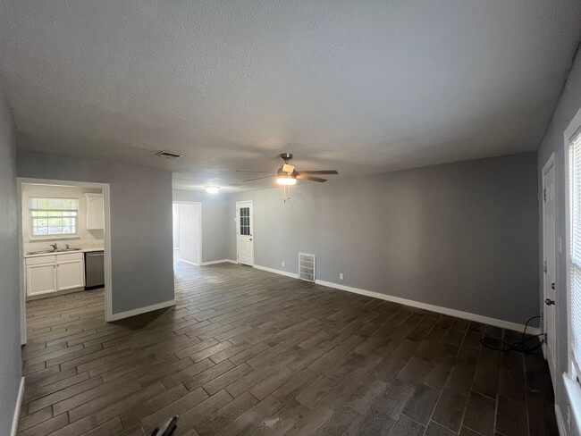 Photo - Four Bedroom Two Bath in Calallen School D...