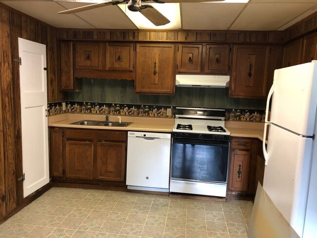 Building Photo - 2 bedroom home