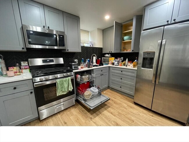Building Photo - 41 Long Ave Unit B2 Rental
