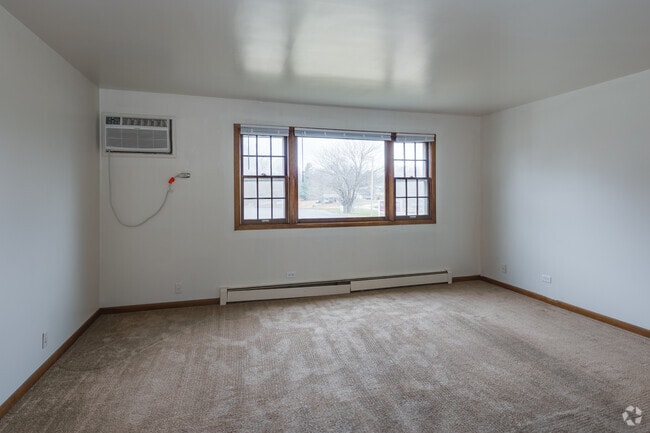 2BR, 1BA - 870SF