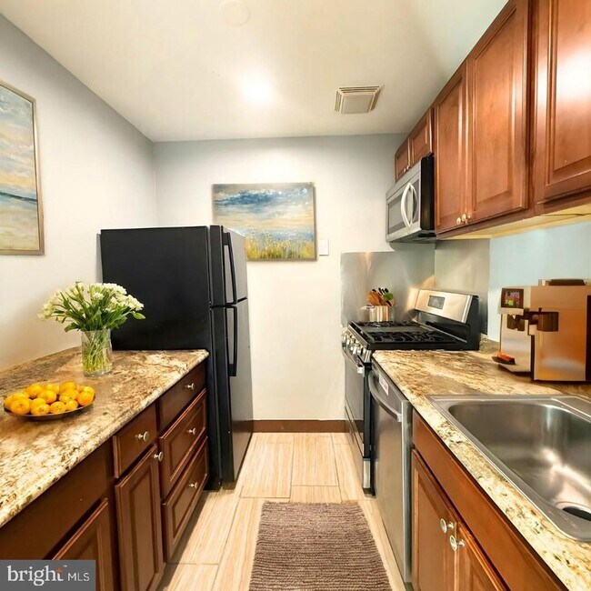 Photo - 5200 Newton St Unidad 204