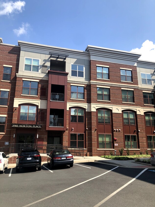 exterior of building - 3985 Norton Pl (Fairfax, VA)