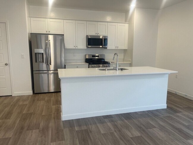 Photo - Spacious 3BR/2BA Home with Great Amenities in Madera!