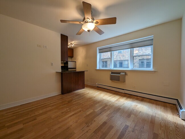 Photo - 643 W Wrightwood Ave
