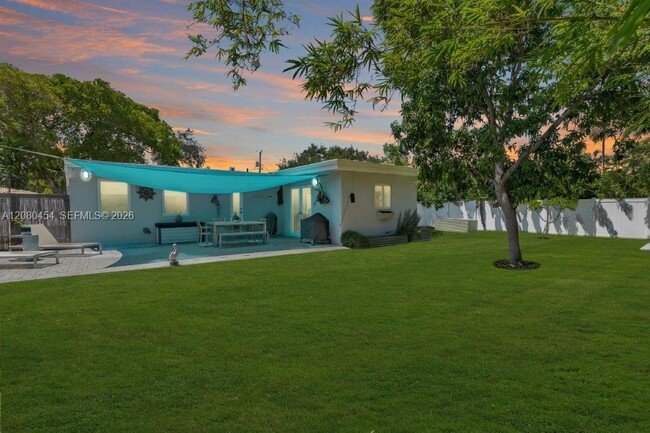 1945 S Hibiscus Dr