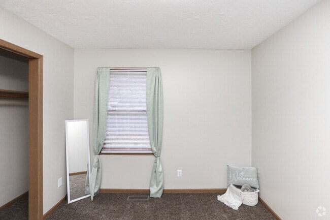 2BR, 1BA - 850SF
